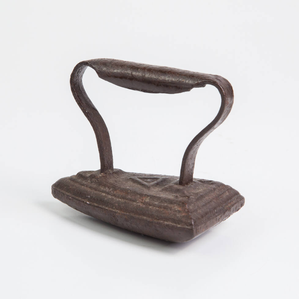 Antigo Ferro de Passar Roupas - Image 4